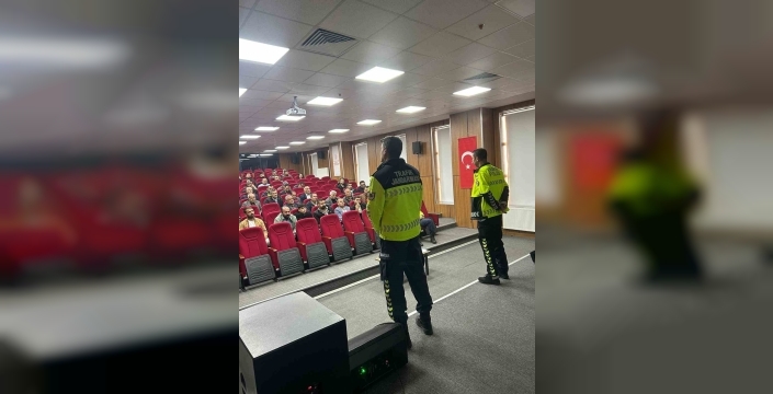 Patnos’ta okul servis şoförlerine trafik eğitimi verildi