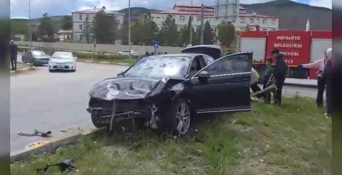Refahiye’de iki otomobil çarpıştı: 6 yaralı