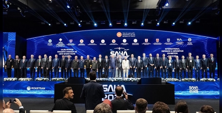 Rektör Çakmak, SAHA 2026’da savunma sanayii temsilcileriyle bir araya geldi