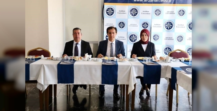 Rektör Emiroğlu Basınla Buluştu