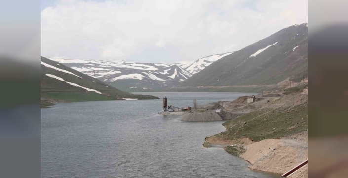 Su tutmaya başlayan Ünlendi Barajı çevresindeki köyler için 134 kilometrelik yeni yol yapılacak