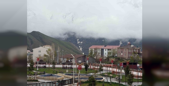 Sümbül Dağı mayısta beyaza büründü
