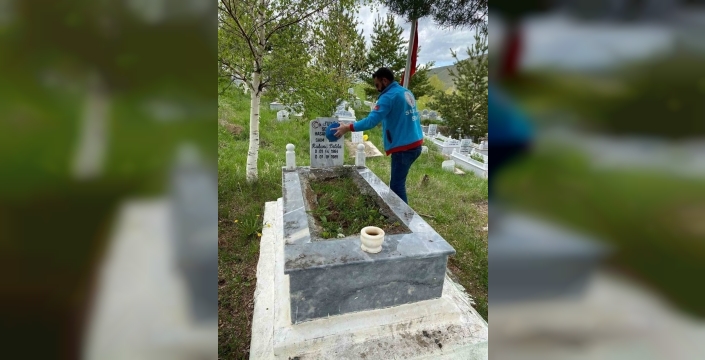 Susuz’da şehit kabirleri bayram öncesi özenle temizlendi