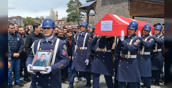 Uzman Çavuş Emrah Türkoğlu, son yolculuğuna uğurlandı