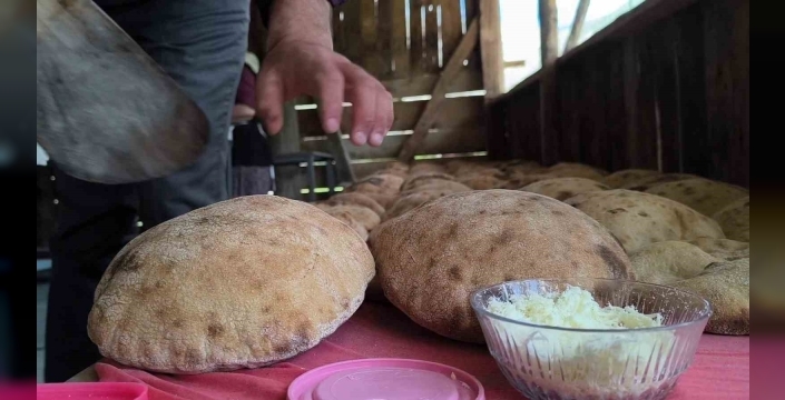 Uzundere’de doğal ekmek mesaisi: Taleplere yetişemiyorlar