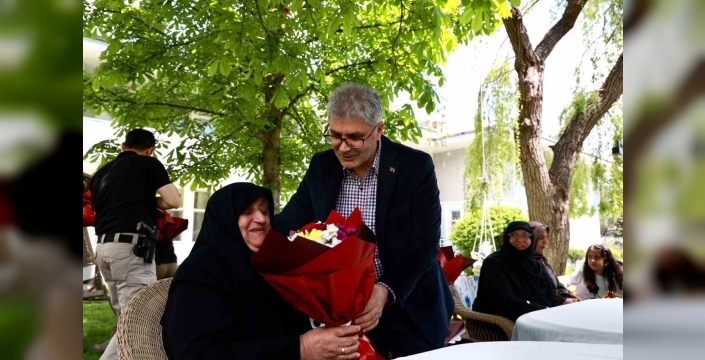 Vali Çelik, şehit annelerini ağırladı