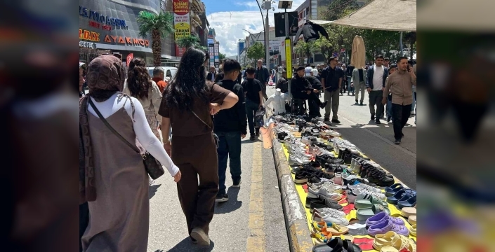 Van’da bayram yoğunluğu: Caddeler doldu taştı
