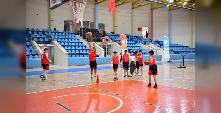 Yeşilyurt Belediyesi’nin Basketbol Turnuvası’nda dostluk ve rekabet bir arada yaşandı