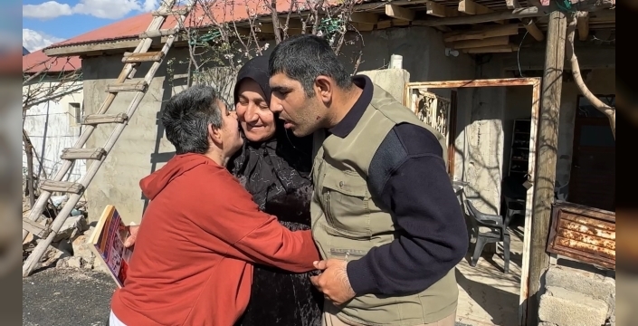 Yüksekova’da bir annenin ömre bedel fedakarlığı: 38 yıldır 4 engelli evladına gözü gibi bakıyor